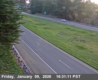 US-101 : South Of SR-299 - Looking South (C004)