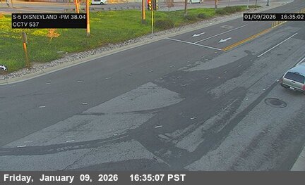 I-5 : (537) SB Disneyland Off Ramp