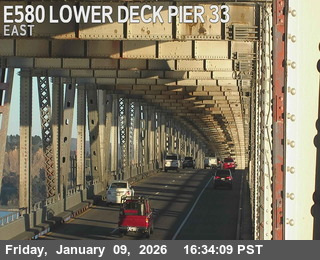 TVR28 -- I-580 : Lower Deck Pier 33