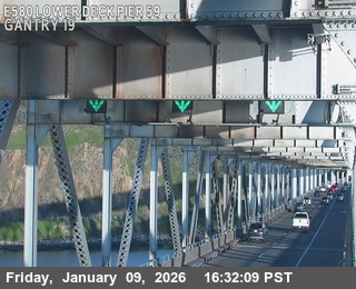 TVR42 -- I-580 : Lower Deck Pier 59
